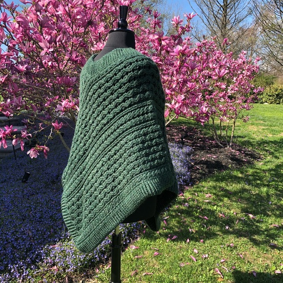 Handmade Lavena Celtic Poncho by BLD - Picture 4 of 6